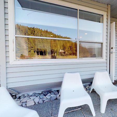 Lakefront Oasis By Harmony Whistler Exterior photo